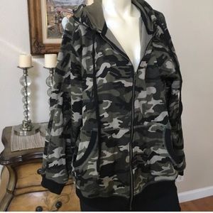 CAMO HOODIE Emma and Sam